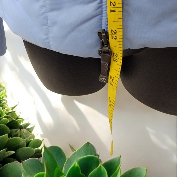 Salomon woman's ski jacket size small petite  light blue. In immaculate cond. - Picture 4 of 13